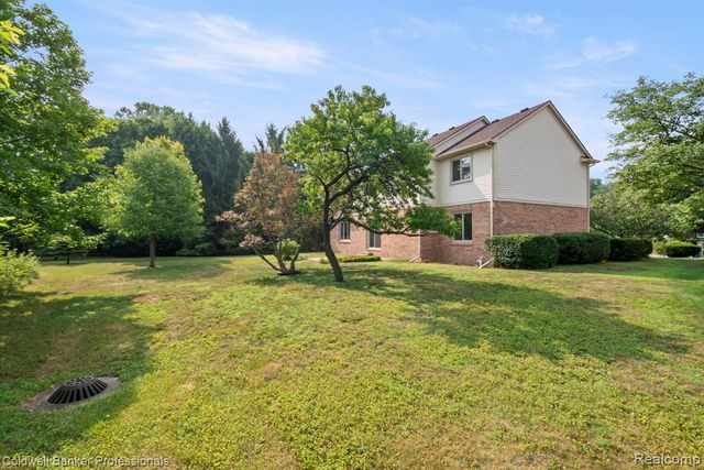 45846 Rockledge Drive, Plymouth, MI 48170