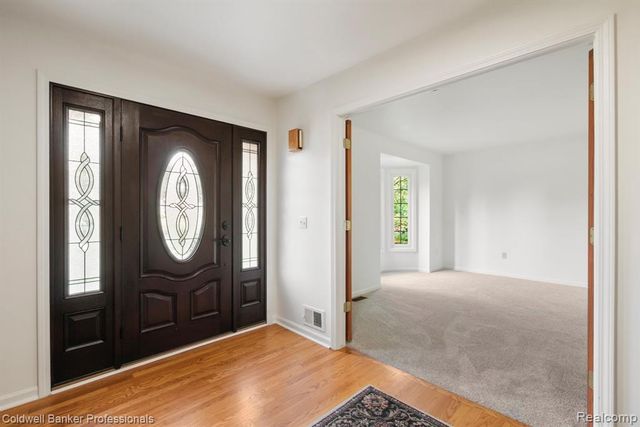 45846 Rockledge Drive, Plymouth, MI 48170