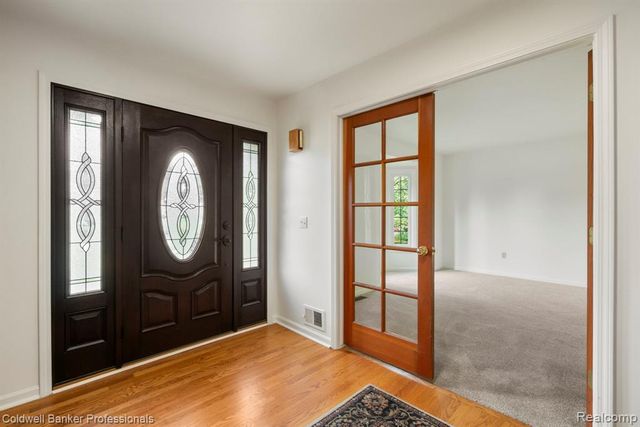45846 Rockledge Drive, Plymouth, MI 48170