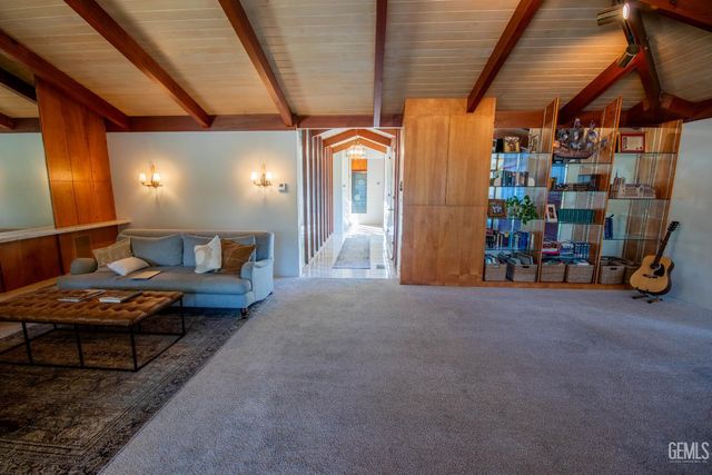 2221 Myrtle Street, Bakersfield, CA 93301