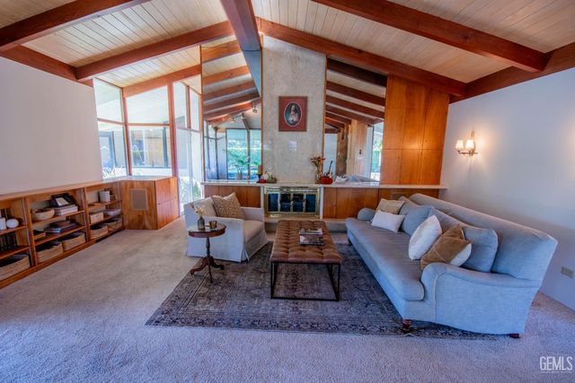 2221 Myrtle Street, Bakersfield, CA 93301