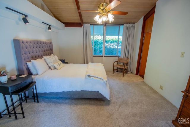 2221 Myrtle Street, Bakersfield, CA 93301