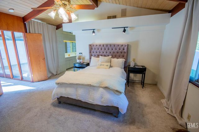 2221 Myrtle Street, Bakersfield, CA 93301