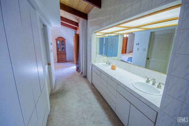 2221 Myrtle Street, Bakersfield, CA 93301