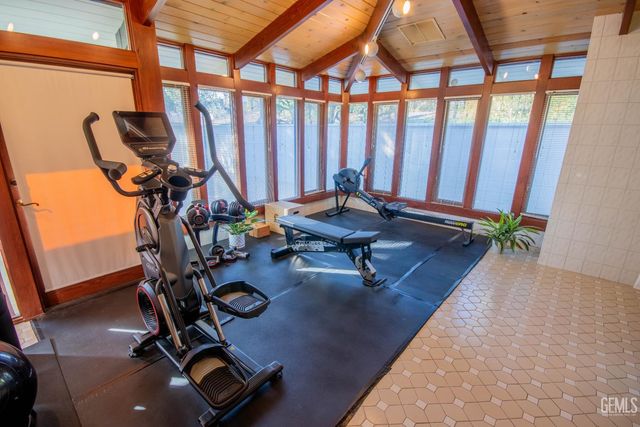 2221 Myrtle Street, Bakersfield, CA 93301