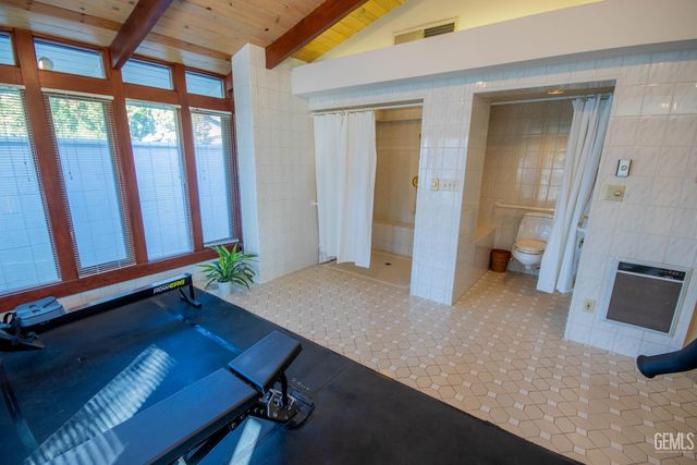 2221 Myrtle Street, Bakersfield, CA 93301