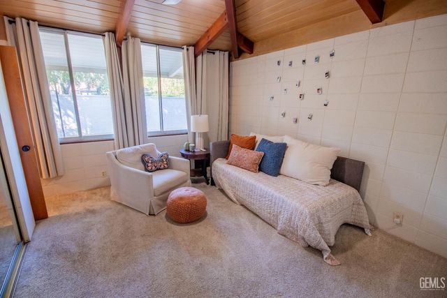 2221 Myrtle Street, Bakersfield, CA 93301