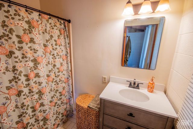 2221 Myrtle Street, Bakersfield, CA 93301