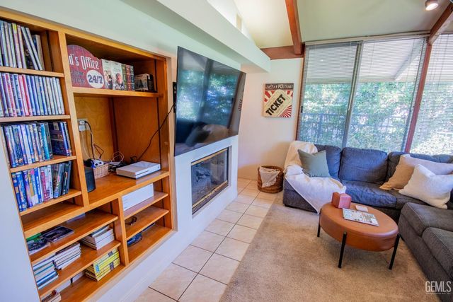 2221 Myrtle Street, Bakersfield, CA 93301