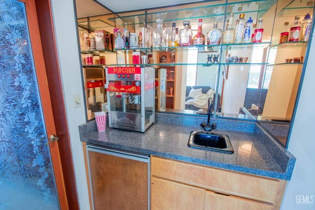 2221 Myrtle Street, Bakersfield, CA 93301