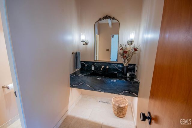 2221 Myrtle Street, Bakersfield, CA 93301