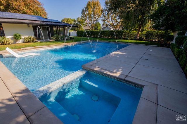 2221 Myrtle Street, Bakersfield, CA 93301