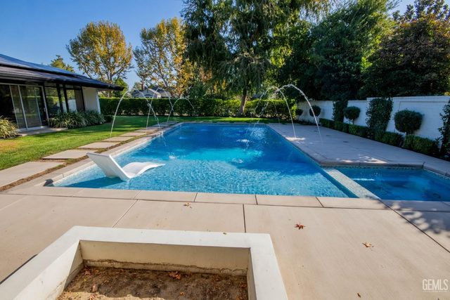 2221 Myrtle Street, Bakersfield, CA 93301