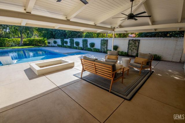 2221 Myrtle Street, Bakersfield, CA 93301