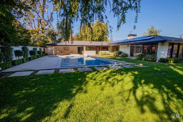 2221 Myrtle Street, Bakersfield, CA 93301