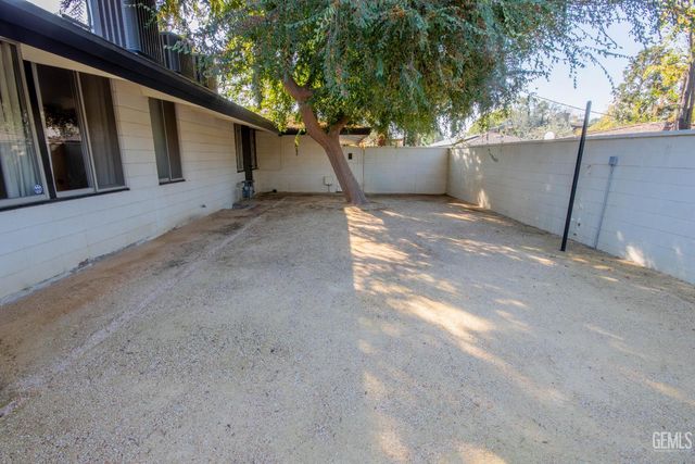 2221 Myrtle Street, Bakersfield, CA 93301