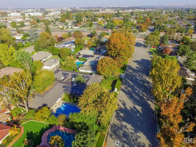 2221 Myrtle Street, Bakersfield, CA 93301