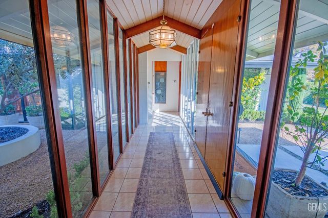 2221 Myrtle Street, Bakersfield, CA 93301