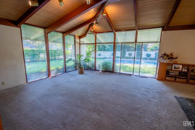 2221 Myrtle Street, Bakersfield, CA 93301