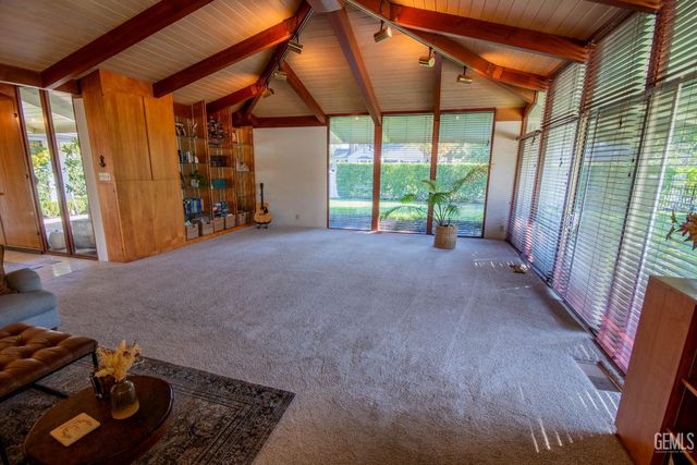 2221 Myrtle Street, Bakersfield, CA 93301