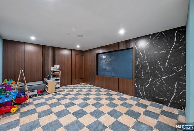60 North Street, Elmwood Park, NJ 07407