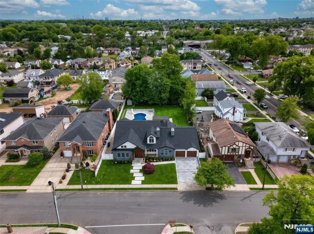 60 North Street, Elmwood Park, NJ 07407