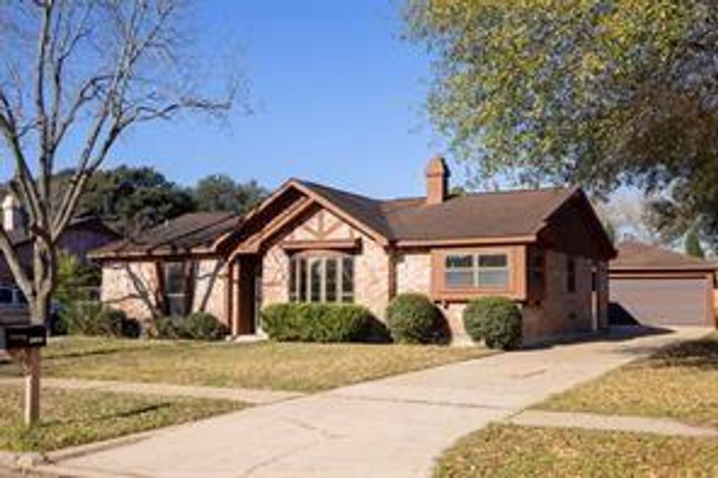 10410 Huntington Dale Drive, Houston, TX 77099