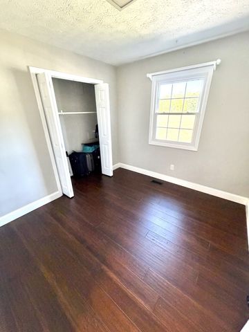 356 Lee Rd, Cottontown, TN 37048
