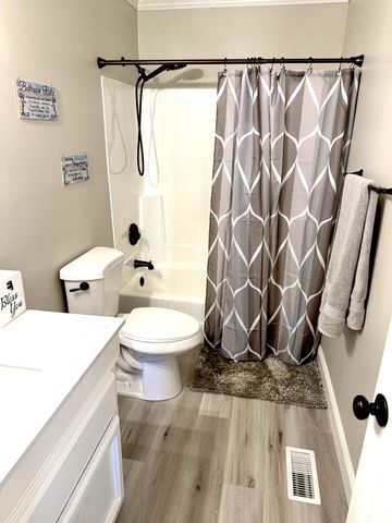 356 Lee Rd, Cottontown, TN 37048