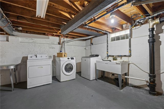 8 Merrydale Drive, Gates, NY 14624