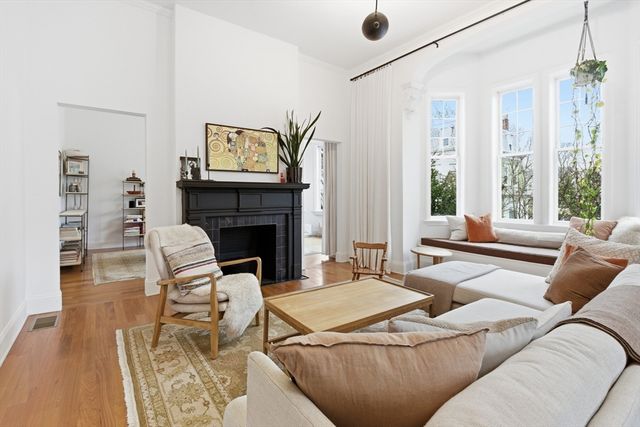 76 Perrin St 1, Boston, MA 02119