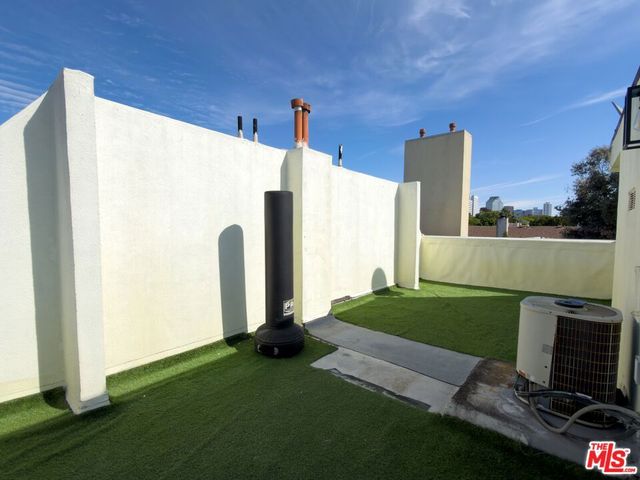 2708 Arizona Avenue C, Santa Monica, CA 90404