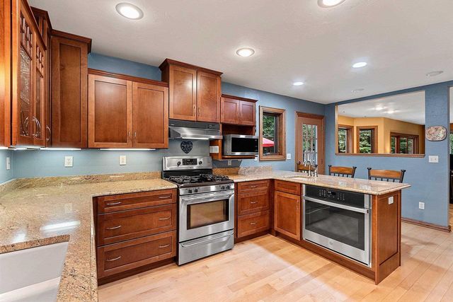 2250 CATHEDRAL FOREST DRIVE, Green Bay, WI 54313