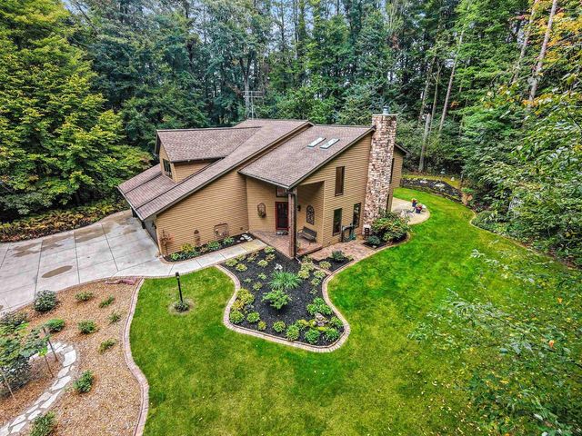2250 CATHEDRAL FOREST DRIVE, Green Bay, WI 54313