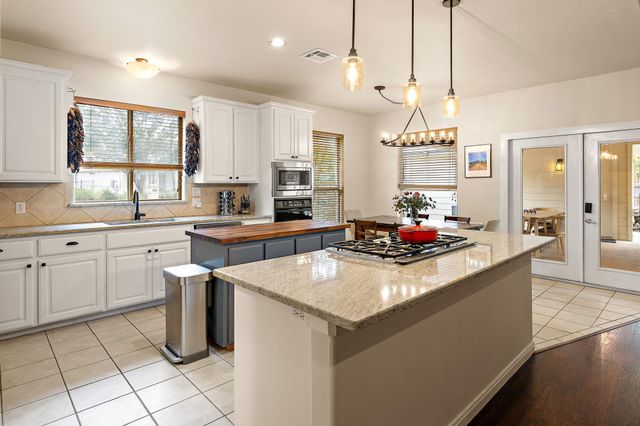 11001 River Plantation DR, Austin, TX 78747