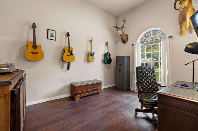 11001 River Plantation DR, Austin, TX 78747