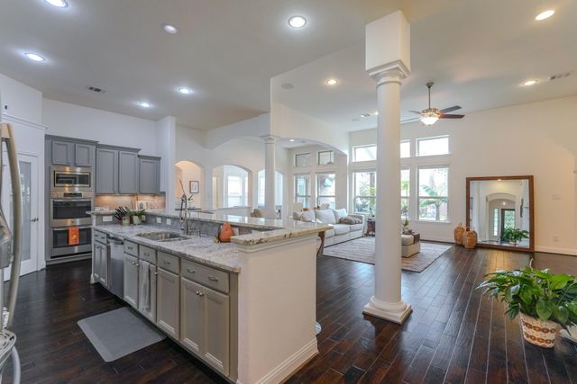 26 Lufberry Place, Tomball, TX 77375