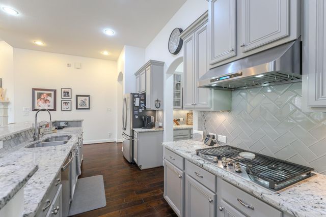 26 Lufberry Place, Tomball, TX 77375