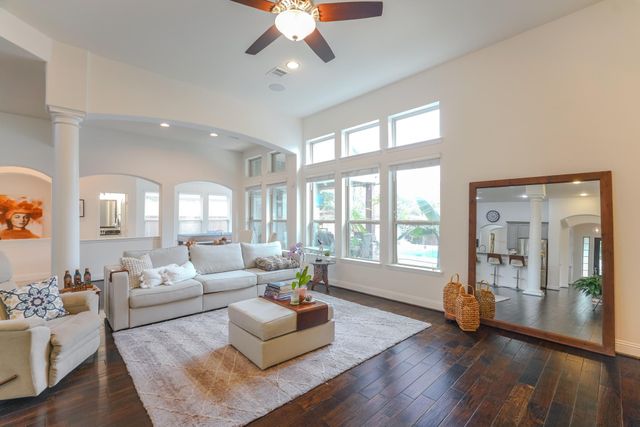 26 Lufberry Place, Tomball, TX 77375