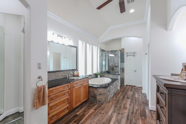 26 Lufberry Place, Tomball, TX 77375