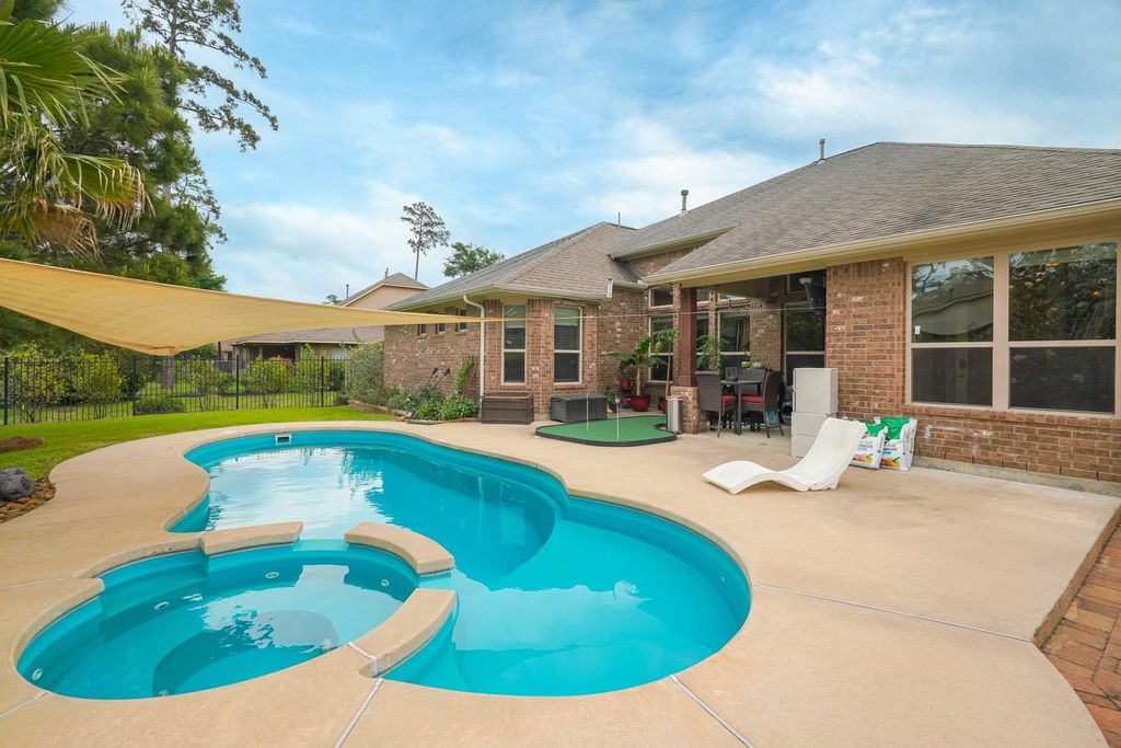 26 Lufberry Place, Tomball, TX 77375