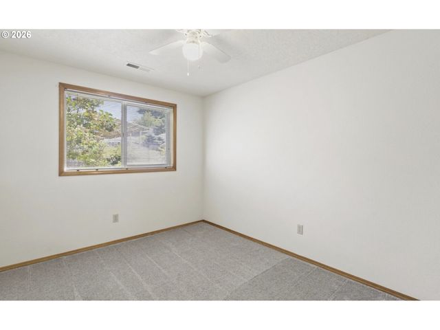 376 Nw JASON Ct, Hillsboro, OR 97124