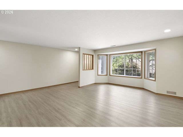 376 Nw JASON Ct, Hillsboro, OR 97124