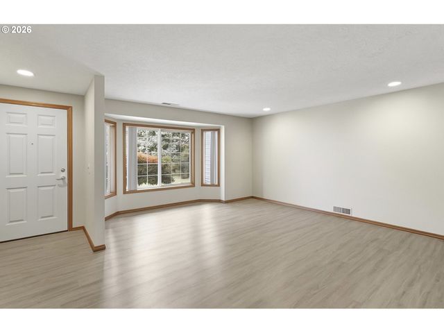 376 Nw JASON Ct, Hillsboro, OR 97124