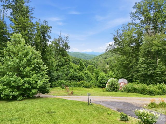 570 Rugged Top Road, Waynesville, NC 28785