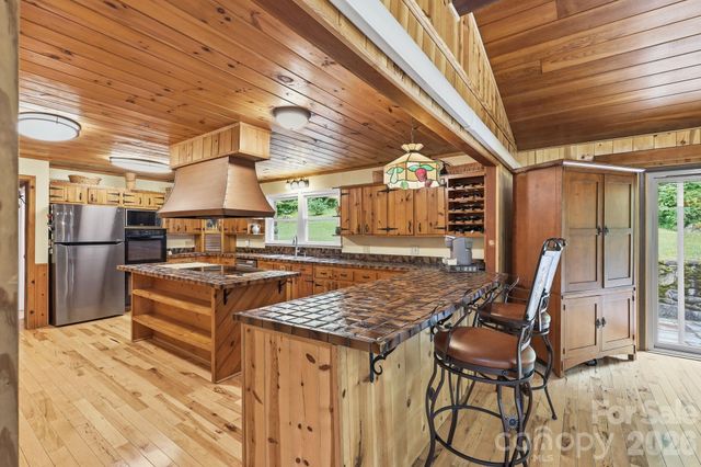 570 Rugged Top Road, Waynesville, NC 28785