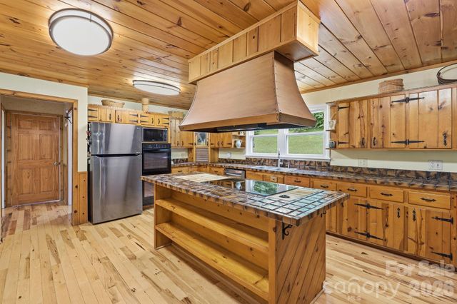 570 Rugged Top Road, Waynesville, NC 28785