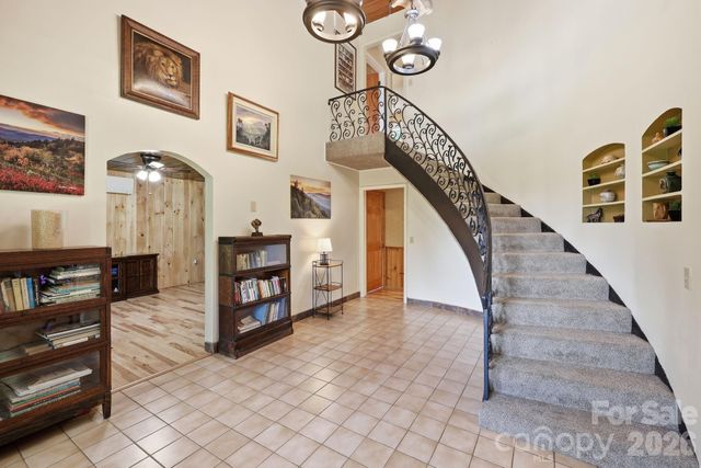570 Rugged Top Road, Waynesville, NC 28785