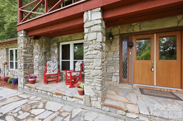 570 Rugged Top Road, Waynesville, NC 28785
