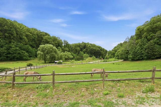 570 Rugged Top Road, Waynesville, NC 28785
